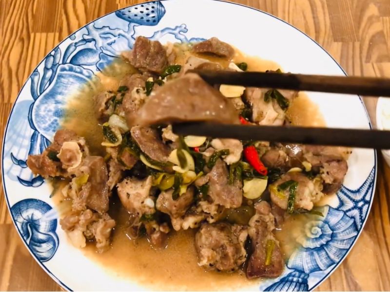 goc-bi-mat-luoi-heo-lam-mon-gi-ngon