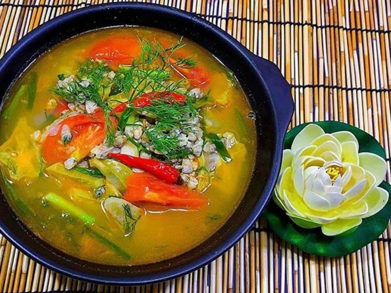 Canh-hen-nau-chua