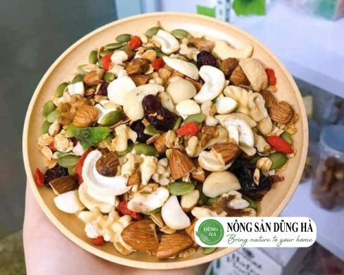 doi-tuong-nao-nen-an-hat-dinh-duong-granola