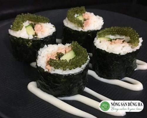 Lam-com-cuon-rong-nho-sushi-rong-nho