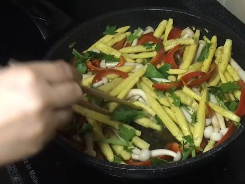 ngo-bao-tu-xao-voi-gi-ngon-nhat