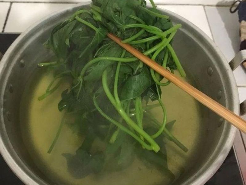tim-hieu-nuoc-rau-lang-luoc-co-uong-duoc-khong