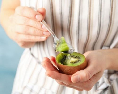 Tac-hai-neu-an-kiwi-chua-chin