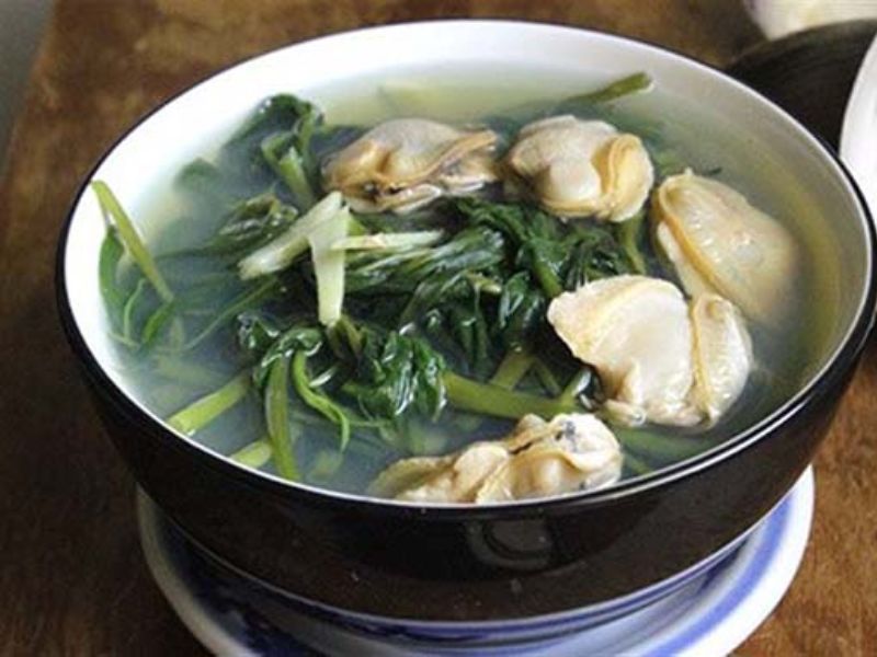 Canh-rau-muong-nau-ngheu