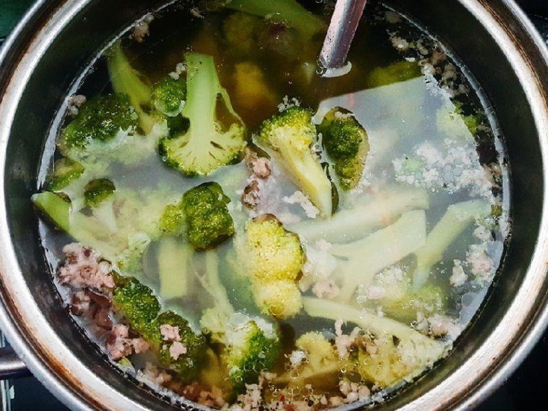 Canh-sup-lo-nau-thit-bam