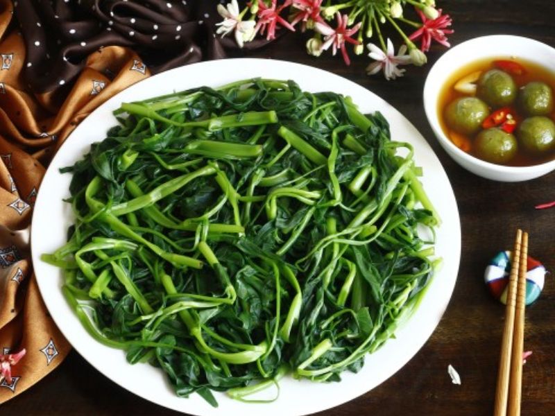 Rau-muong-hap-nuoc-cot-dua