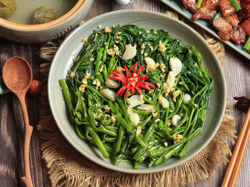 Rau-muong-xao-toi