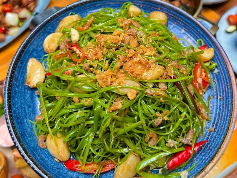 Rau-muong-xao-tom