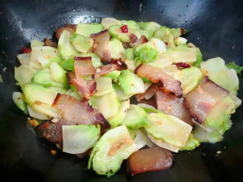 Rau-mam-da-xao-thit-xong-khoi