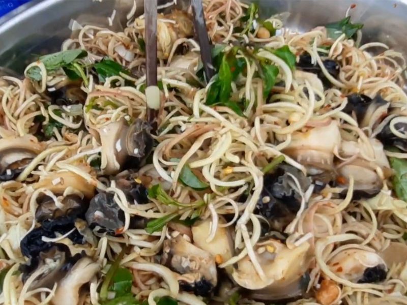 Nom-ruot-oc-buou-hoa-chuoi