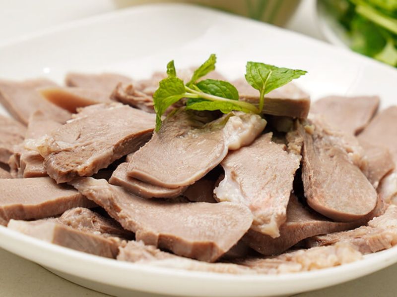 goc-thac-mac-100g-luoi-heo-bao-nhieu-calo