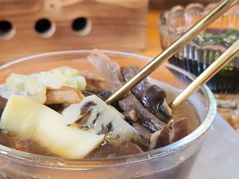 goc-thac-mac-nam-loc-nhung-nau-mon-gi