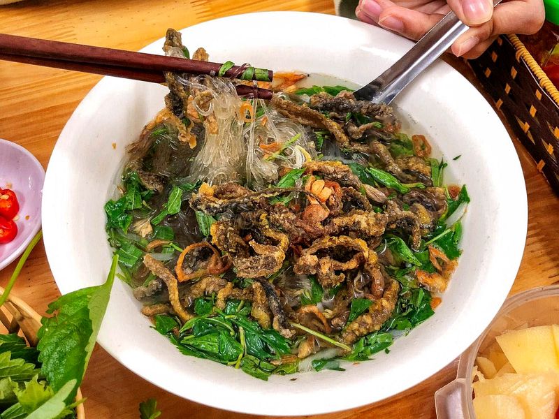 goc-thac-mac-mien-dong-nau-gi-ngon.jpg
