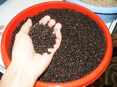 Hướng dẫn cách làm hạt tiêu đen xay thơm nồng đúng điệu rang hat tieu den thom phuc dung dieu